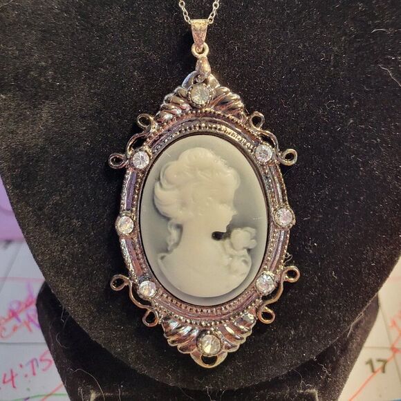 Vintage Blue/Grey Cameo Crystal Pendant Necklace - Picture 1 of 5